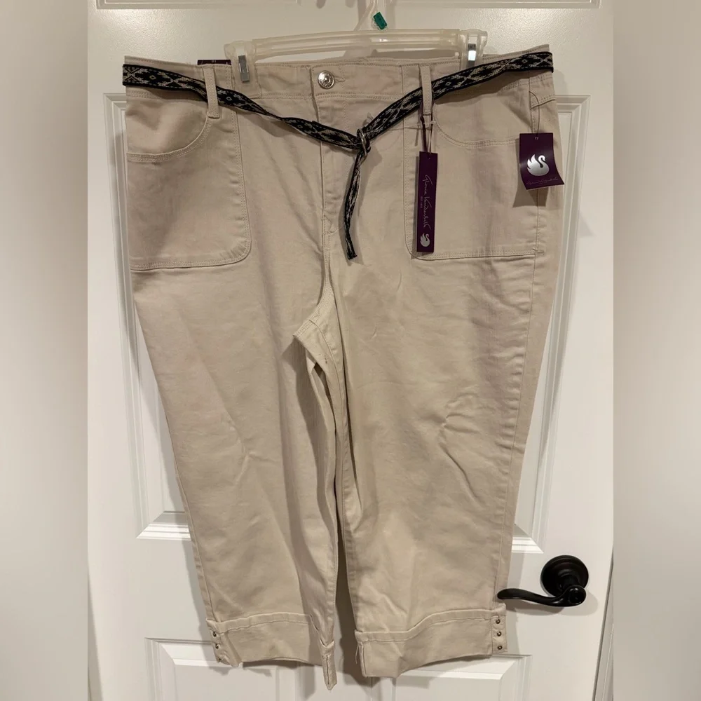 NWT Women’s Size 16 Gloria Vanderbilt Natural Sand Patty Belted Capri - Picture 1 of 6